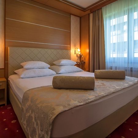 Hotel Cezar บันยาลูกา ภายนอก รูปภาพ