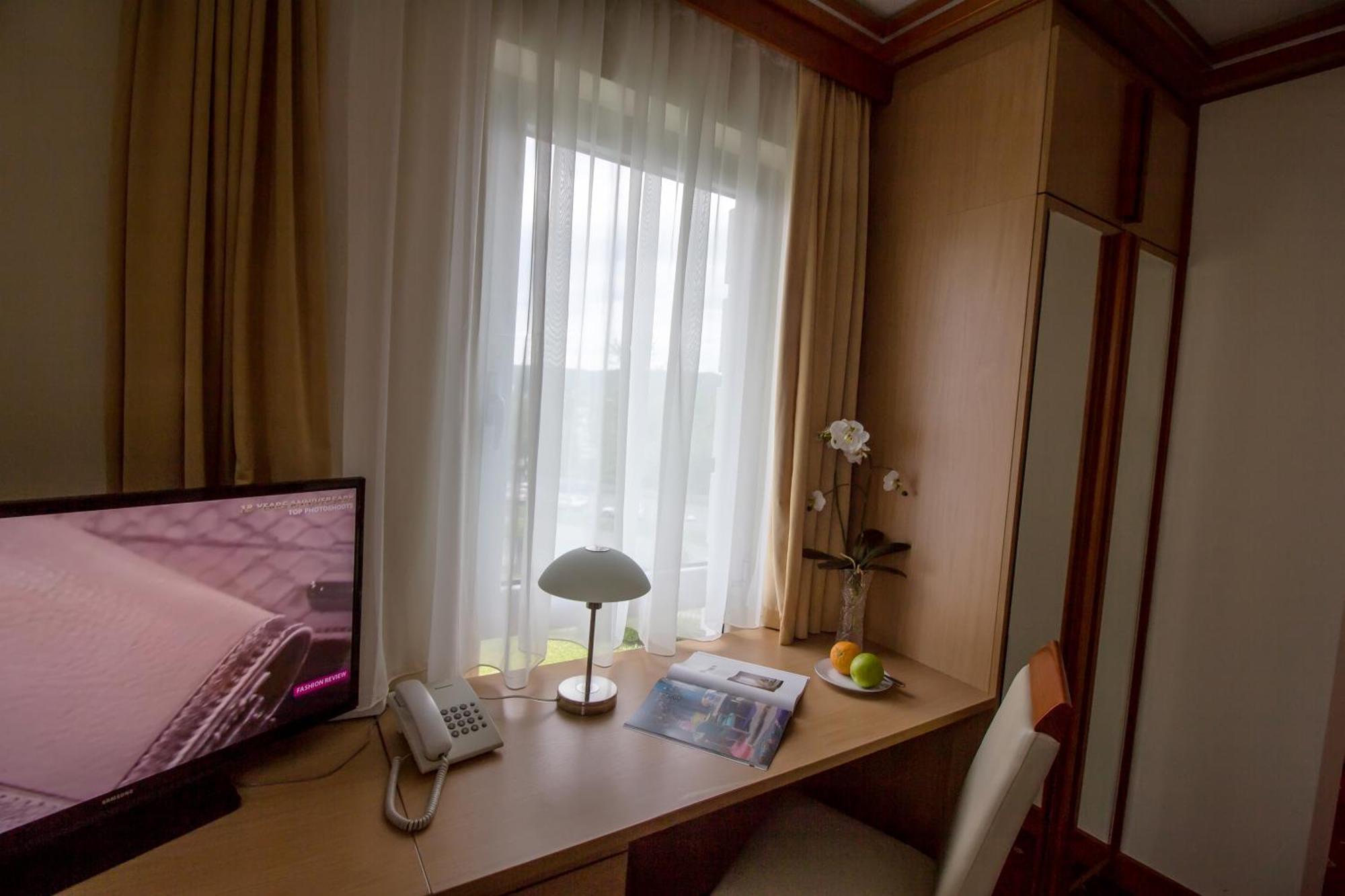 Hotel Cezar บันยาลูกา ภายนอก รูปภาพ