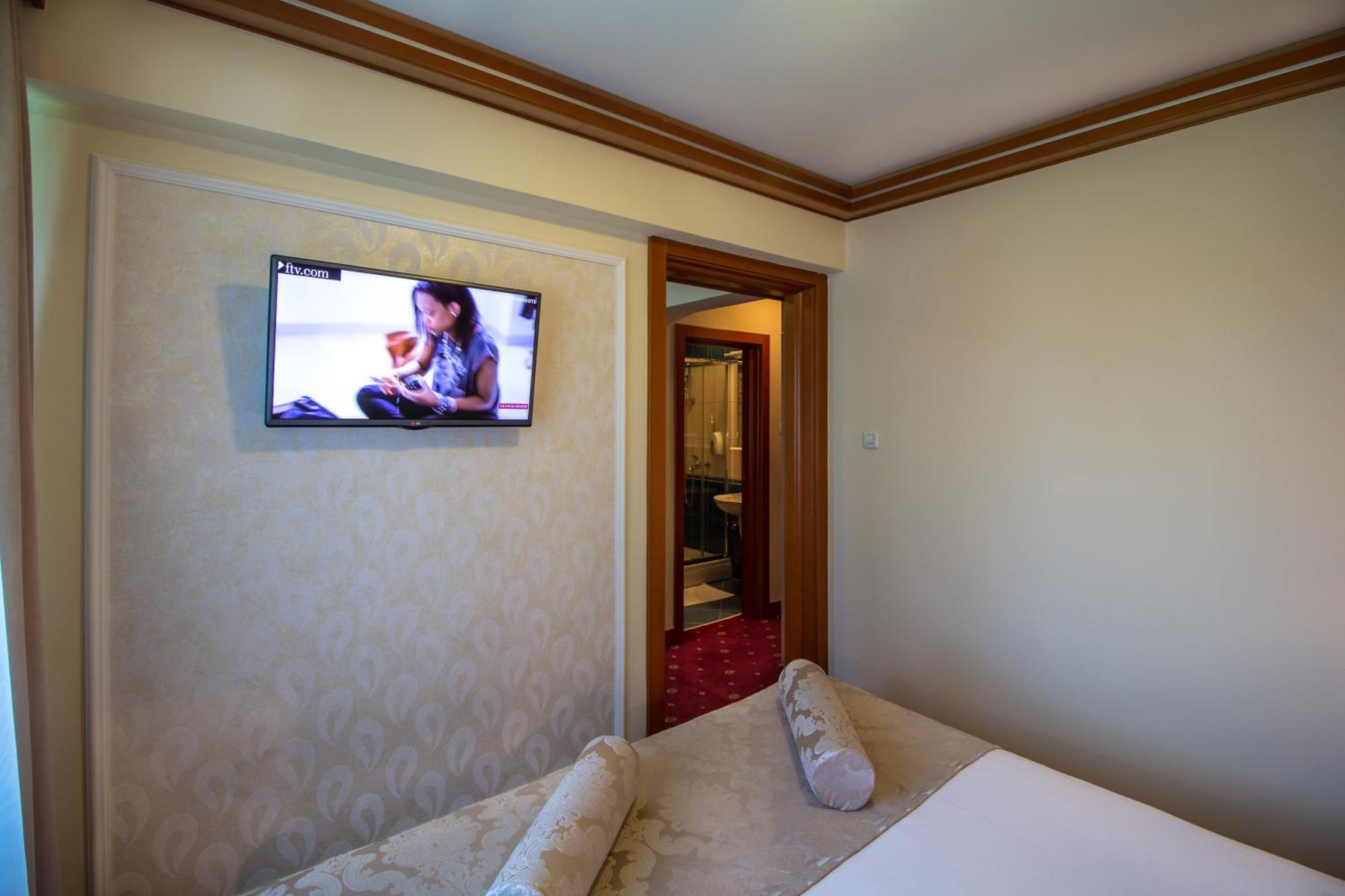 Hotel Cezar บันยาลูกา ภายนอก รูปภาพ