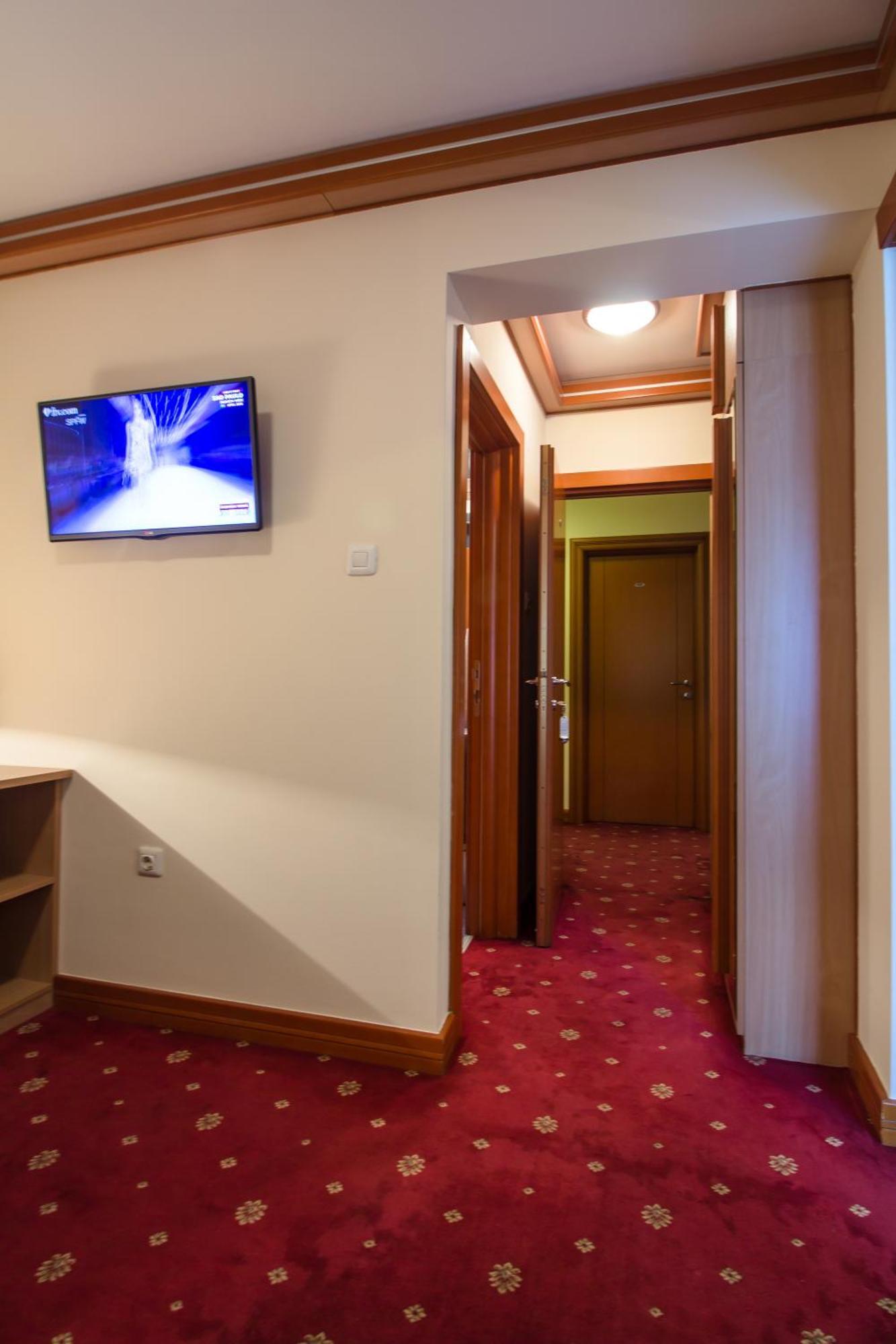 Hotel Cezar บันยาลูกา ภายนอก รูปภาพ