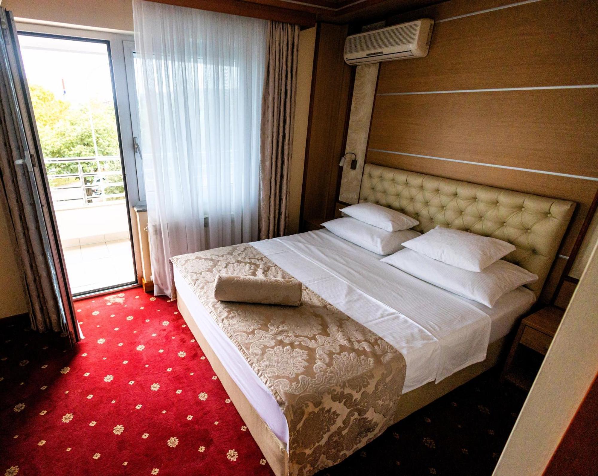 Hotel Cezar บันยาลูกา ภายนอก รูปภาพ